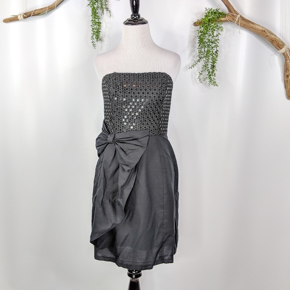 Lilly Pulitzer Dresses & Skirts - Lilly Pulitzer Abriana Putting on Glitz dress 1027